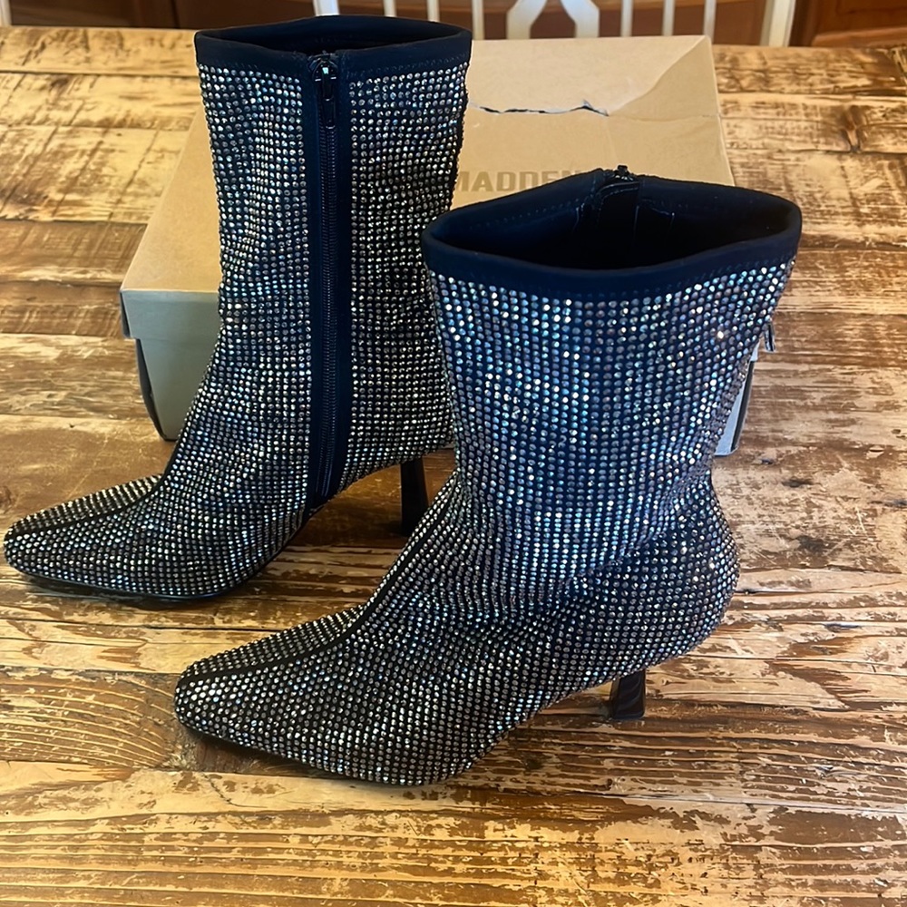 NEW STEVE MADDEN vakay r-boot in black with rhinestones